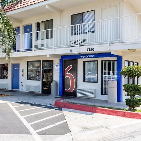 Motel 6-Bakersfield, Ca - Convention Center Exterior photo