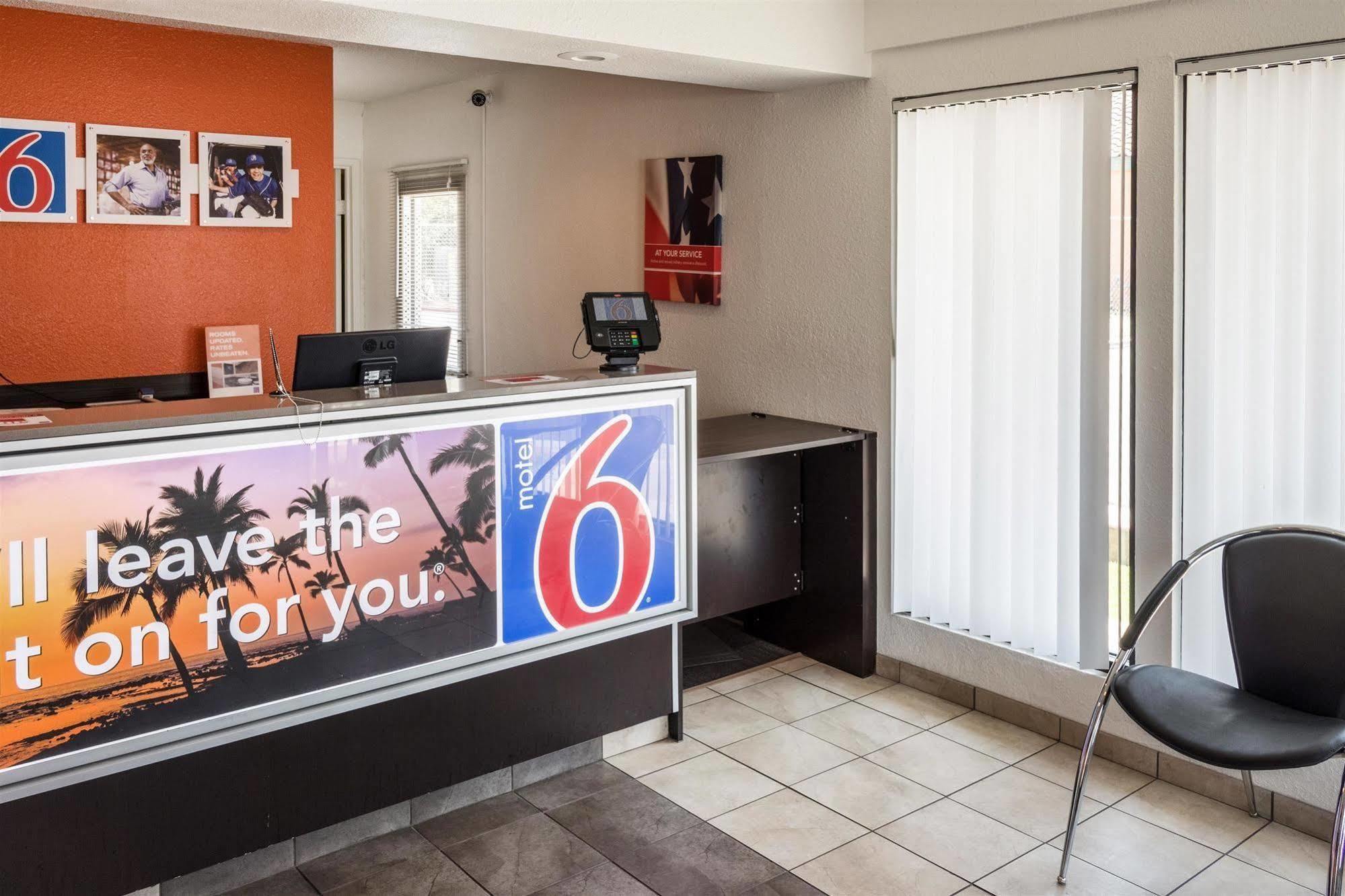 Motel 6-Bakersfield, Ca - Convention Center Exterior photo