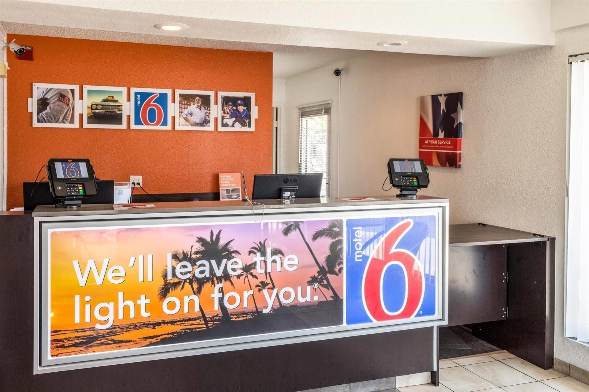 Motel 6-Bakersfield, Ca - Convention Center Exterior photo