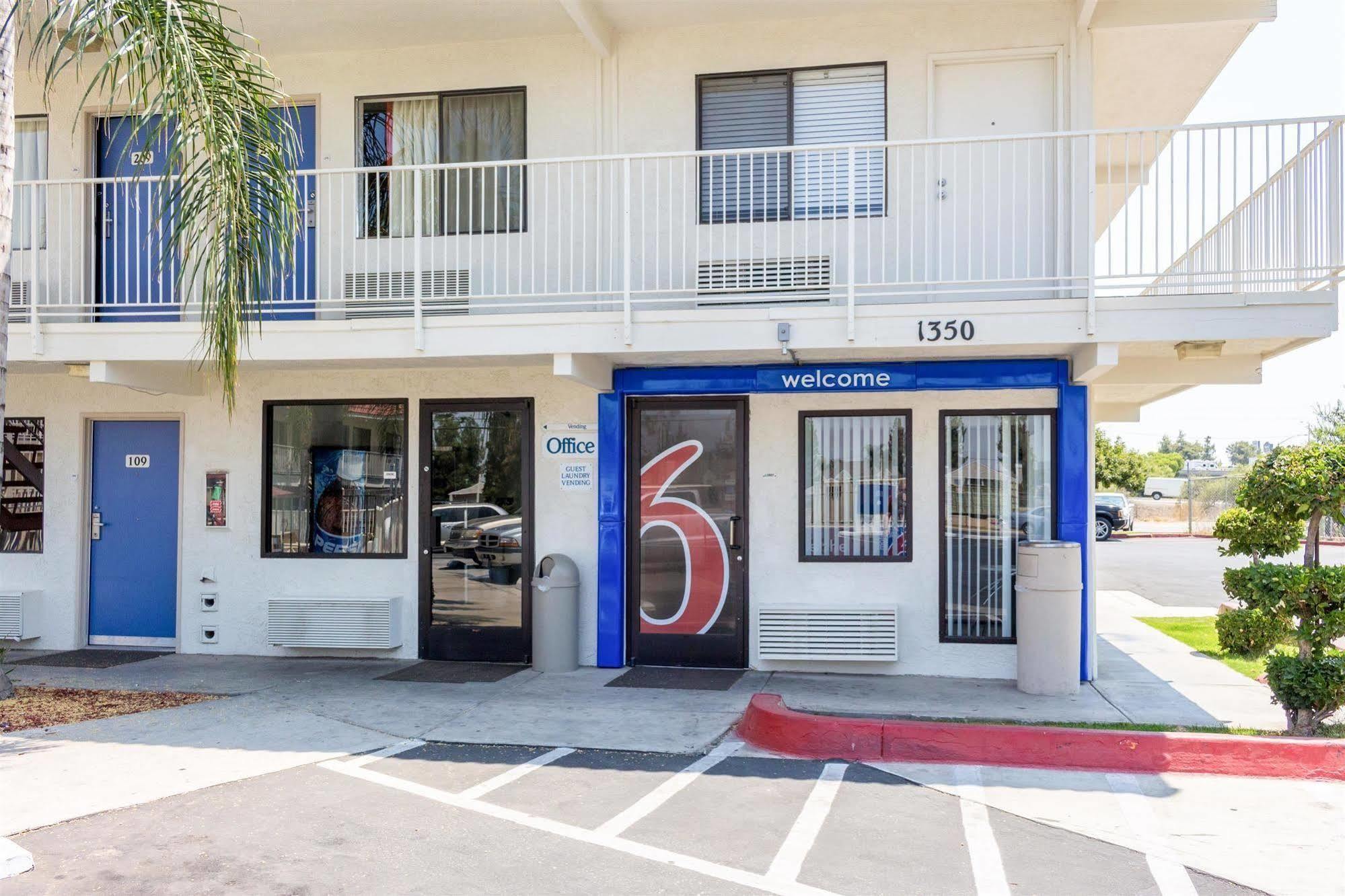 Motel 6-Bakersfield, Ca - Convention Center Exterior photo