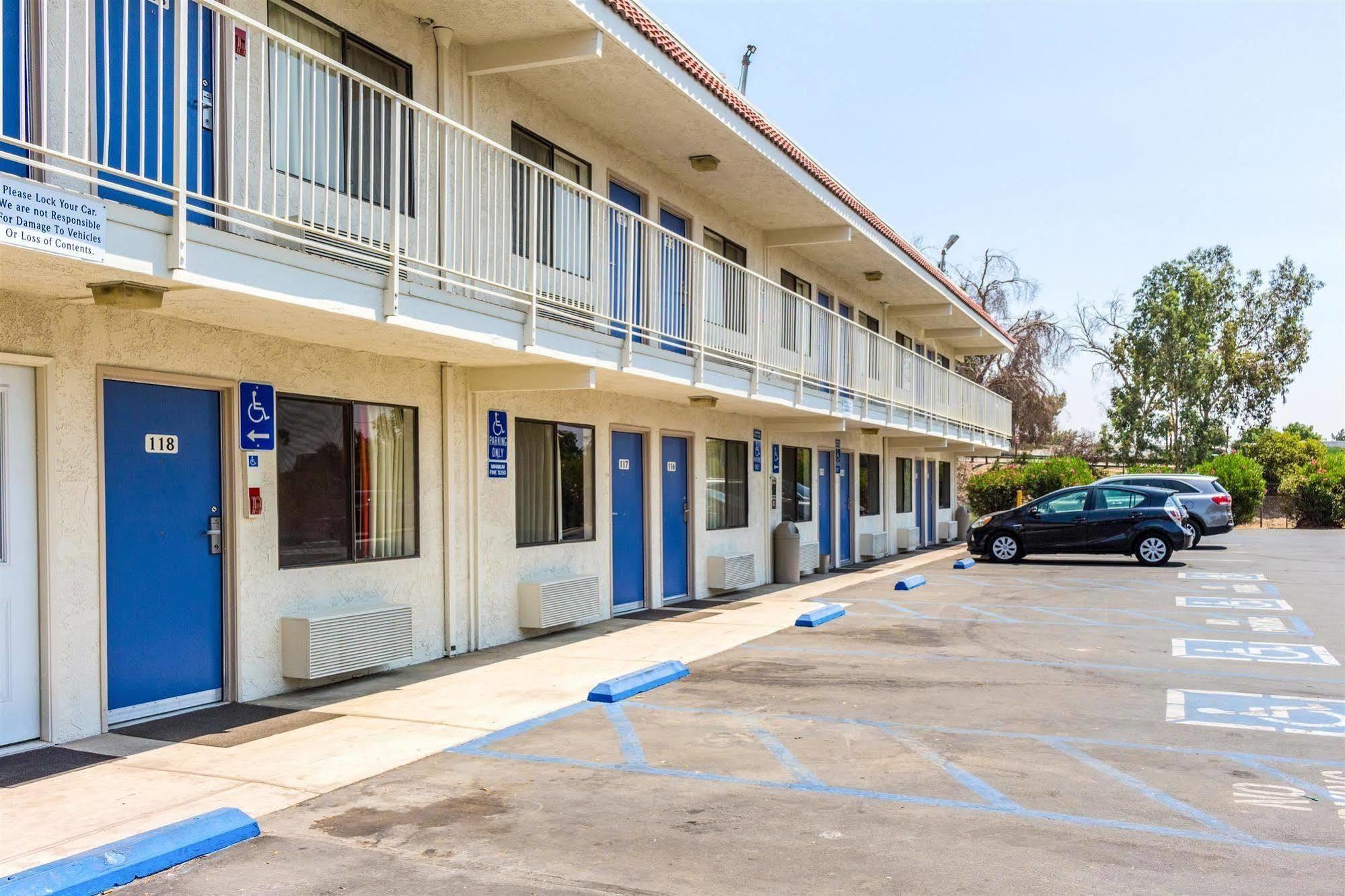 Motel 6-Bakersfield, Ca - Convention Center Exterior photo