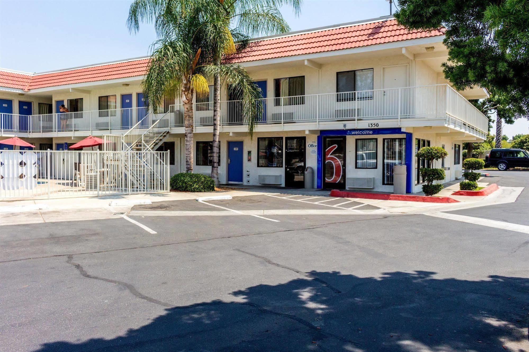 Motel 6-Bakersfield, Ca - Convention Center Exterior photo